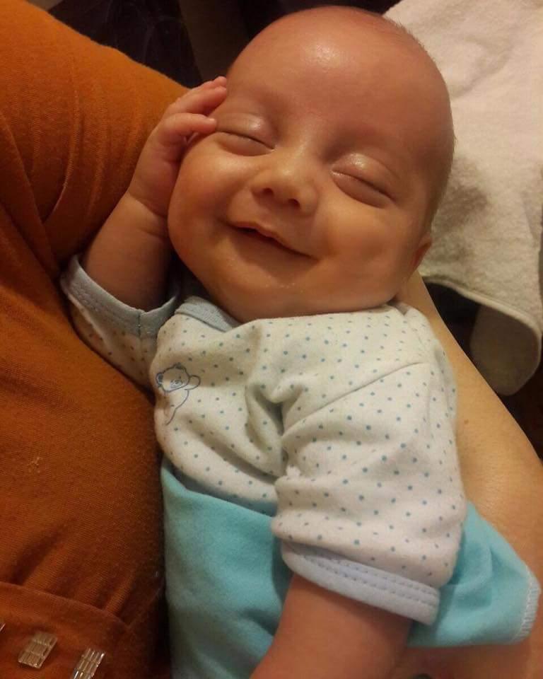 Muôn vàn biểu cảm ‘cưng muốn xỉu’ của các em bé khi đang say giấc nồng-5