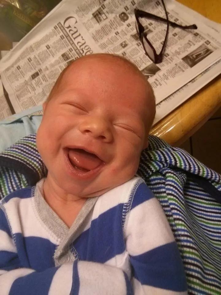 Muôn vàn biểu cảm ‘cưng muốn xỉu’ của các em bé khi đang say giấc nồng-7