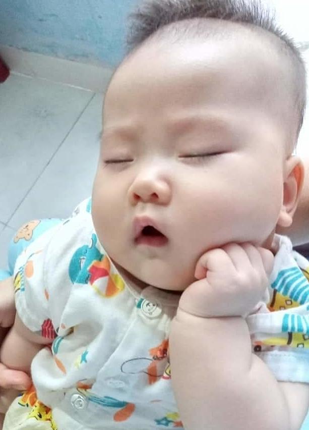 Muôn vàn biểu cảm ‘cưng muốn xỉu’ của các em bé khi đang say giấc nồng-8