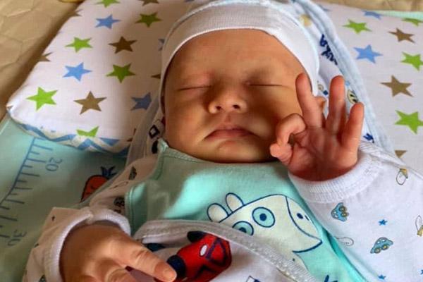 Phát hờn loạt khoảnh khắc ngây thơ vô số tội của bé và thú cưng-10