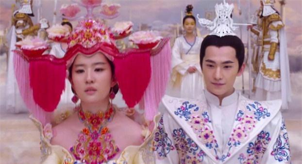 Mũ cổ trang của mỹ nữ Cbiz: Dương Mịch đội tổ chim, Lưu Diệc Phi đội mâm ngũ quả-2