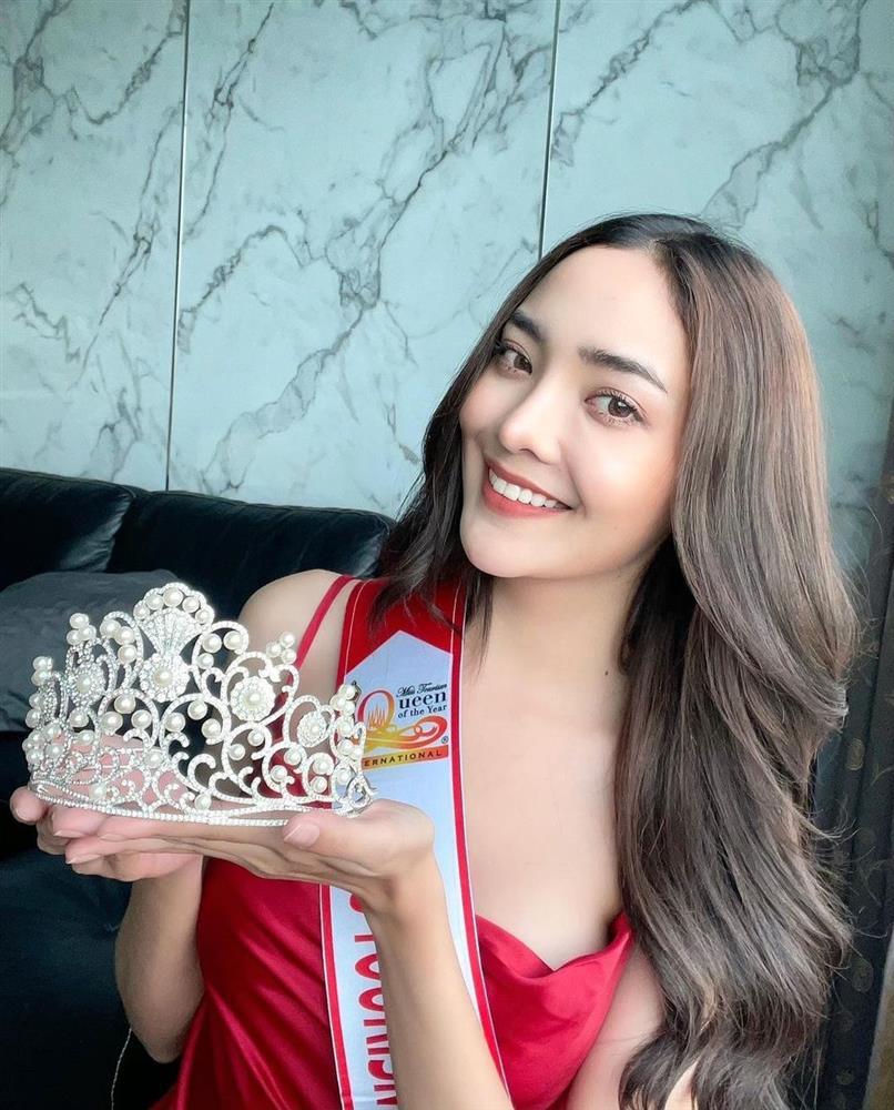Hoa hậu Du lịch Thái Lan bị nghi đạo nhái vương miện của Hoa hậu Đỗ Mỹ Linh-1