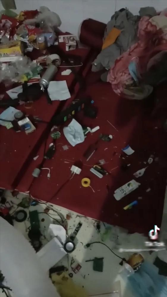 Nam sinh mất tích không đóng tiền, chủ nhà phá khóa phát hiện cảnh tượng sốc-1