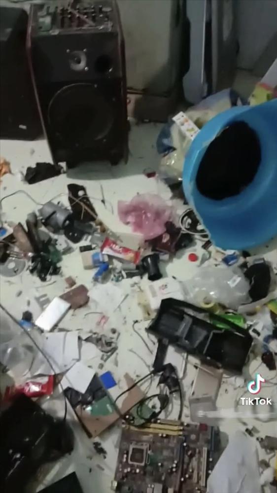 Nam sinh mất tích không đóng tiền, chủ nhà phá khóa phát hiện cảnh tượng sốc-2