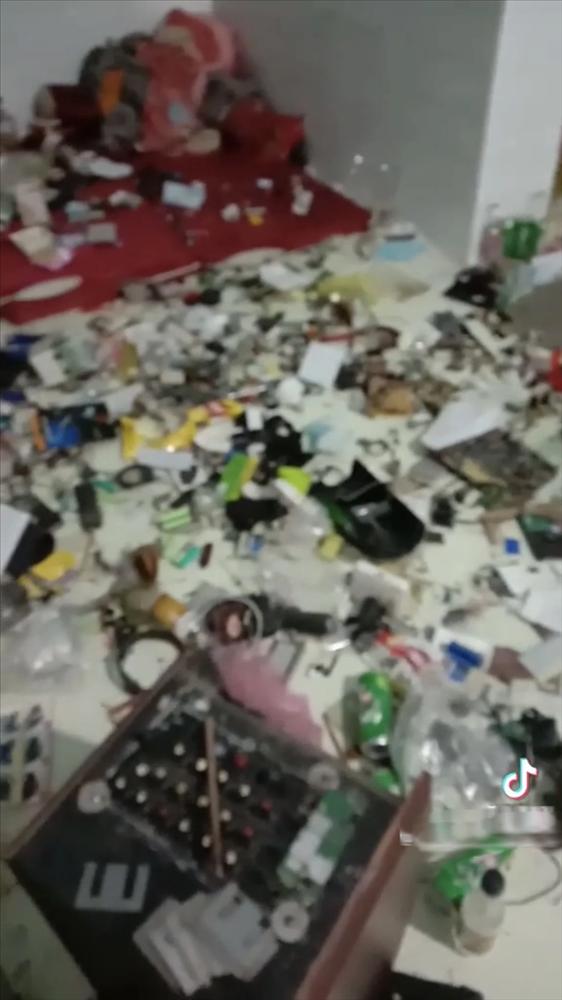 Nam sinh mất tích không đóng tiền, chủ nhà phá khóa phát hiện cảnh tượng sốc-3