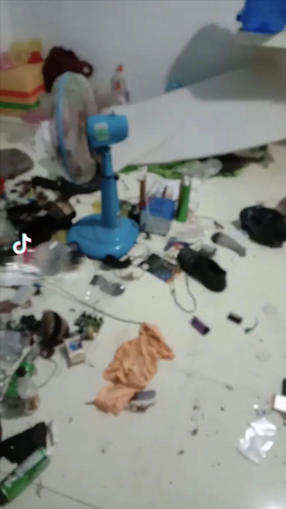 Nam sinh mất tích không đóng tiền, chủ nhà phá khóa phát hiện cảnh tượng sốc-4