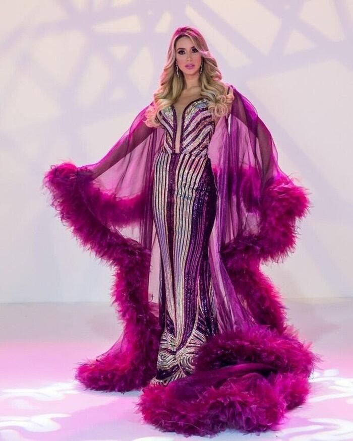 Tá hoả khoảnh khắc Miss Venezuela catwalk như bay khi giày gãy gót, sự thật là?-4