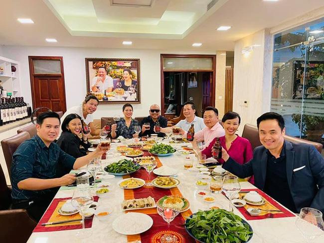 Dàn Shark quyền lực tụ họp, tưởng cá mập lên mâm nào ngờ toàn món dân dã-1