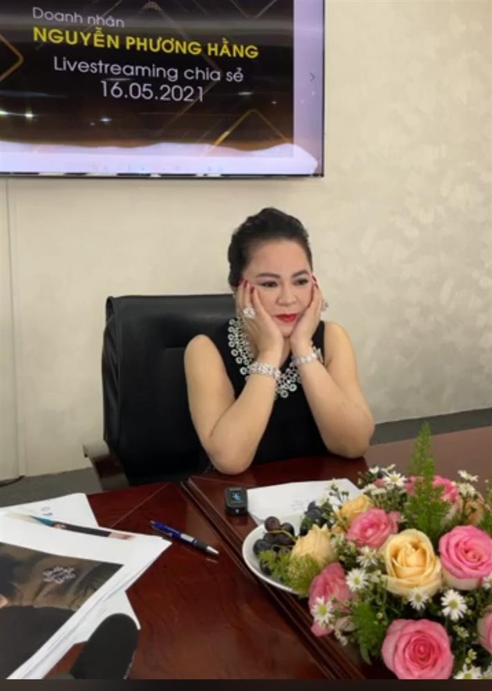 Thay chồng đối đáp, ai ngờ bà Hà My vợ Hoài Linh lại có điểm giống hệt bà Phương Hằng-11