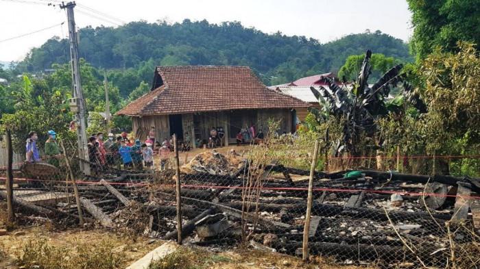 Điện Biên: Cháy nhà ở tâm dịch Covid-19, bé trai 7 tuổi tử vong-1