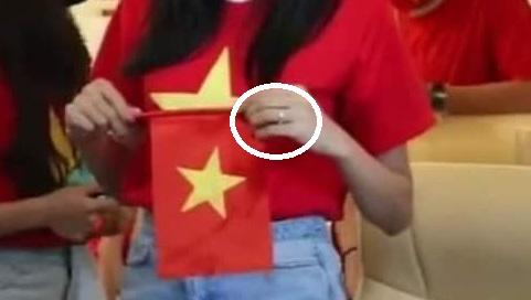 Á hậu Hoàng Thùy lộ bằng chứng sắp lấy chồng?-2