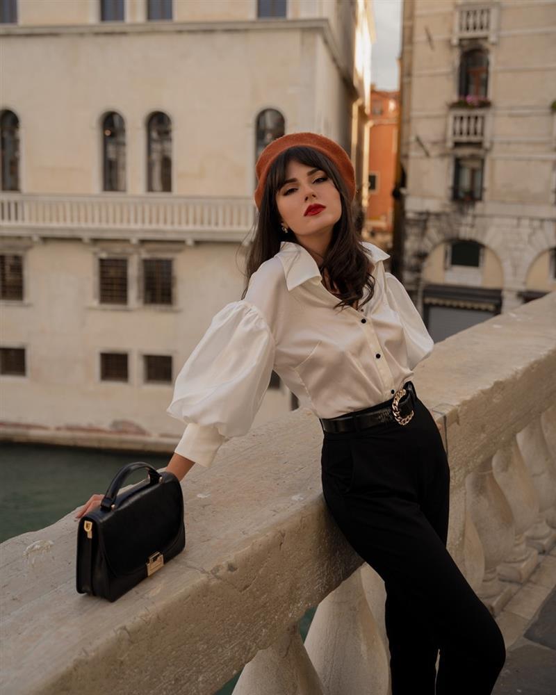 Style gái Pháp: Mặc đi mặc lại 1 món đồ, mê son môi và luôn kiêu hãnh từ trong tâm thế-1