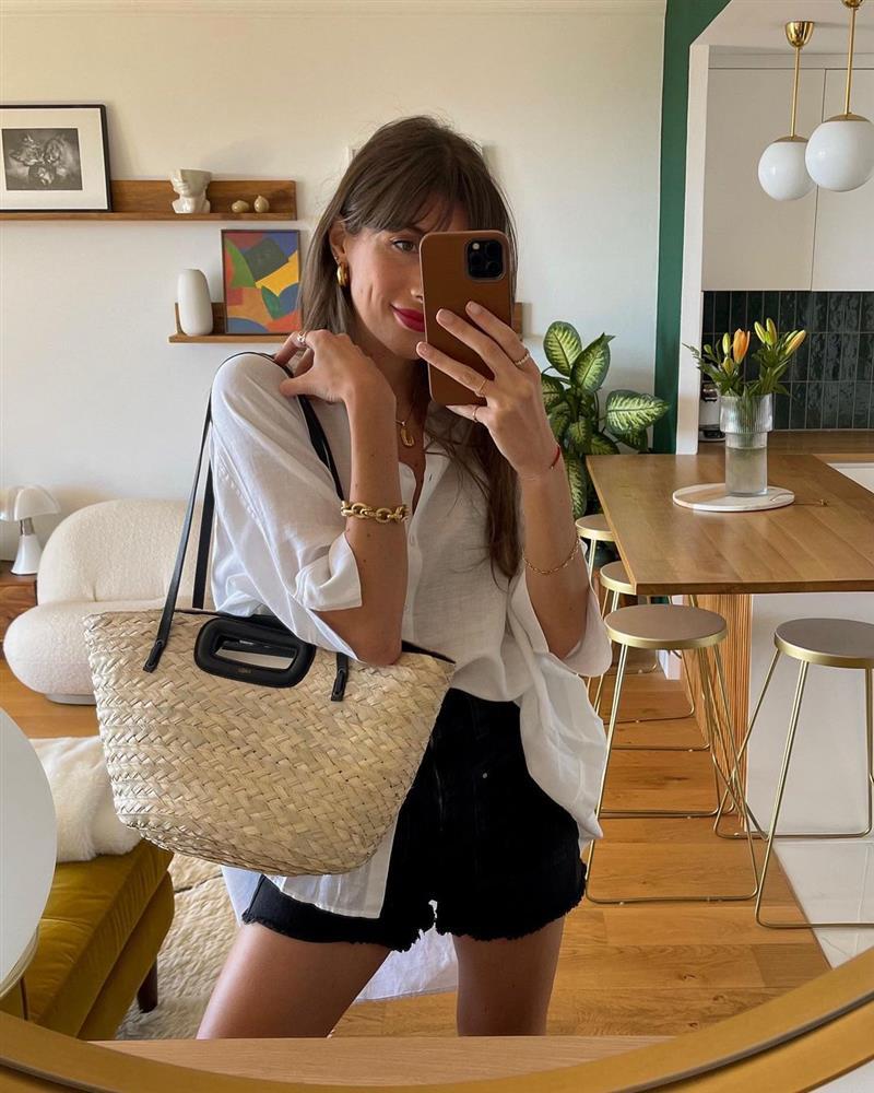 Style gái Pháp: Mặc đi mặc lại 1 món đồ, mê son môi và luôn kiêu hãnh từ trong tâm thế-3