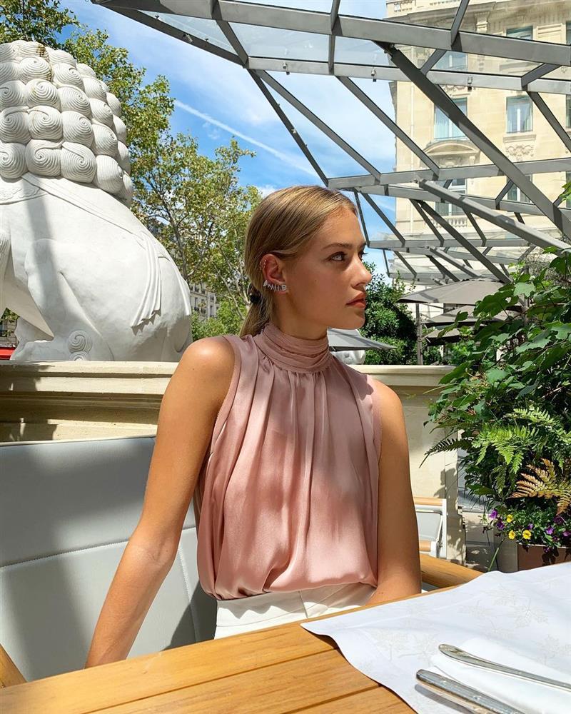 Style gái Pháp: Mặc đi mặc lại 1 món đồ, mê son môi và luôn kiêu hãnh từ trong tâm thế-7