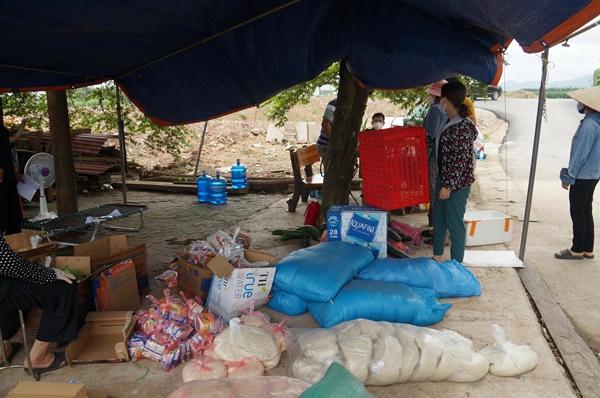 Người Bắc Giang mổ lợn, chia gạo cho công nhân vùng tâm dịch-3