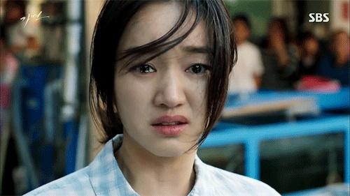 Mẹ đơn thân xót xa khi thấy con trai nhỏ ngày nào cũng ngồi cửa gọi người qua đường là bố-1