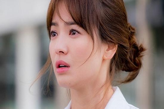 Mẹ đơn thân xót xa khi thấy con trai nhỏ ngày nào cũng ngồi cửa gọi người qua đường là 'bố'