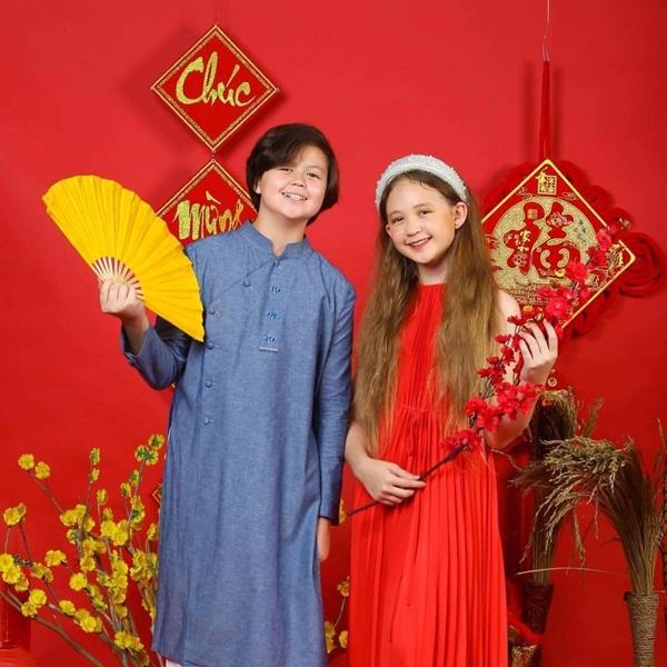 Con trai thứ hai Edward thích chơi đàn guitar còn bé gái Elizabeth đam mê múa và muốn nối nghiệp mẹ trở thành người mẫu. Edward và Elizabeth hay được mời làm mẫu ảnh, thỉnh thoảng góp mặt ở các show thời trang trẻ em.