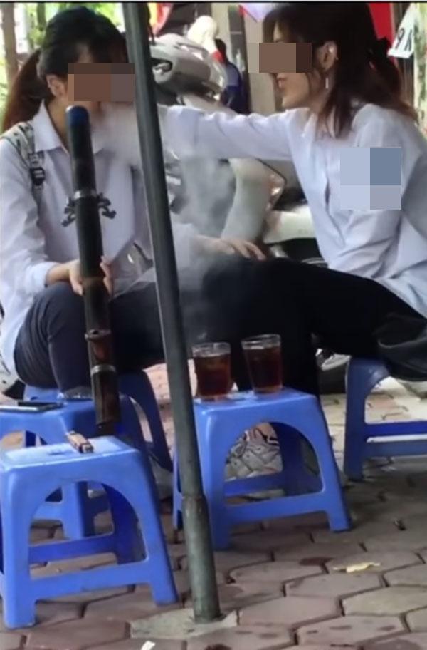 Nữ sinh mặt non choẹt rít thuốc lào sòng sọc, hội con trai chạy mất dép-3