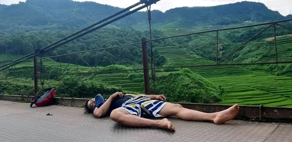 Những tư thế ngủ bất chấp của hội phượt thủ vì quá mệt-6