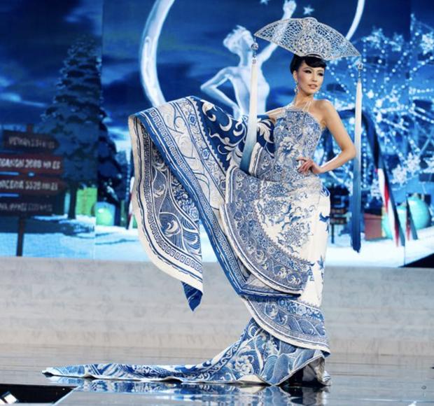 HHen Niê lọt BXH Quốc phục gây bất ngờ nhất Miss Universe-11