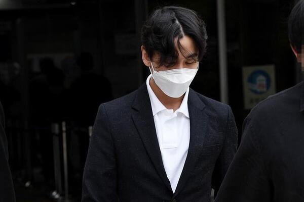 Nam idol Jung Ilhoon BTOB đối mặt án tù 4 năm vì tội ‘chơi đồ’