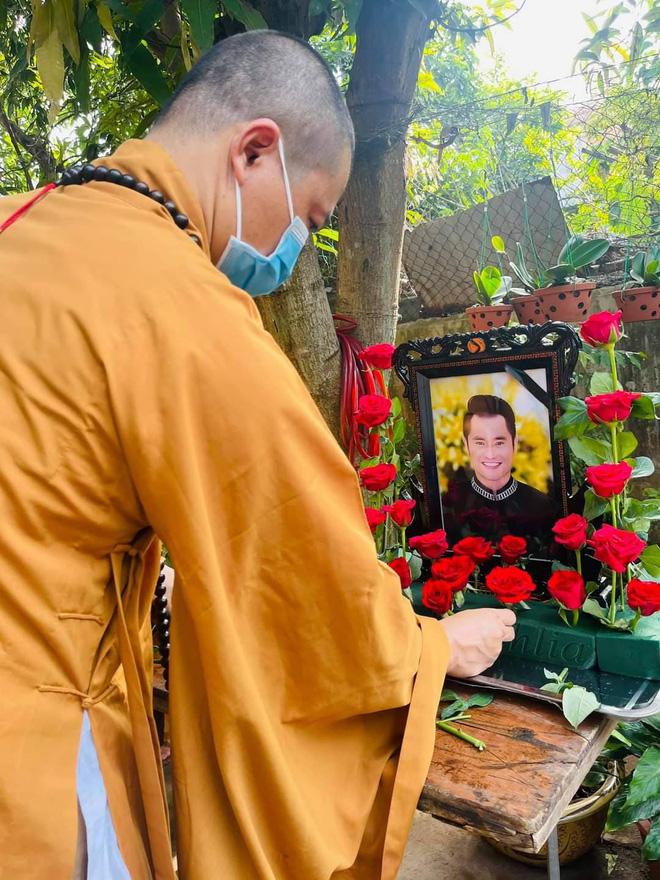 Sao Việt đến tiễn biệt NTK Nhật Dũng, người thân tiết lộ ngày tháng cuối đời-2