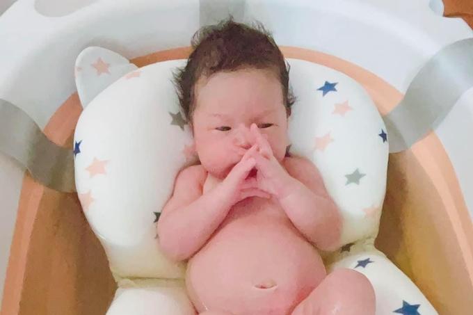 Diễn viên Thảo Trang lần đầu khoe con trai-1