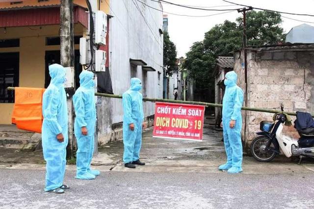 Những F1 thản nhiên tụ tập ăn nhậu hát hò, gieo tai vạ cho cộng đồng-3