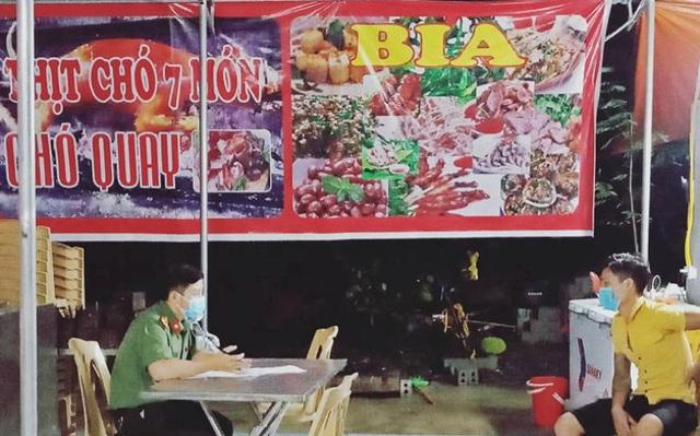 Những F1 thản nhiên tụ tập ăn nhậu hát hò, gieo tai vạ cho cộng đồng-1