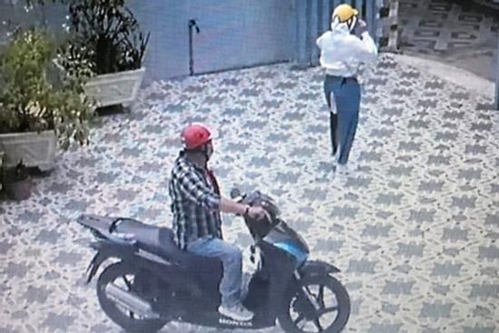 Đưa bạn gái đi ngân hàng gửi tiền, thanh niên biến mất cùng 500 triệu