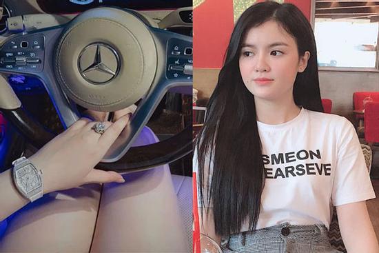 Con dâu bà Phương Hằng show đồng hồ, nhẫn kim cương lóa mắt người nhìn