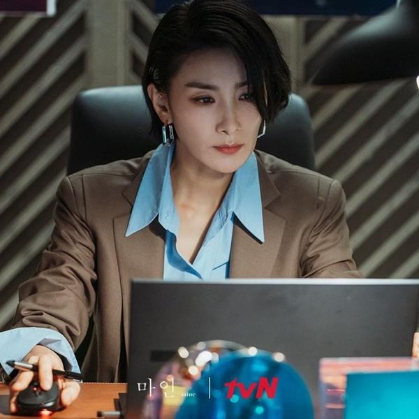 Tạo hình Kim Seo Hyung trong Mine khiến nhiều cô gái bị bẻ cong giới tính-5