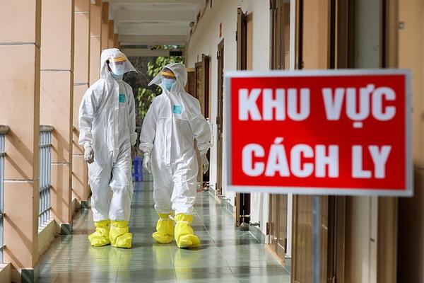 Clip: Thanh niên về từ vùng dịch không chịu lấy mẫu xét nghiệm, đuổi nhân viên y tế như đuổi tà-1