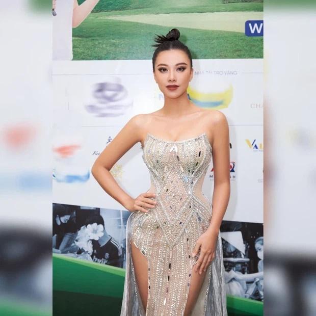 Kim Duyên diện đầm xẻ tứ tung catwalk khiến netizen ná thở sợ lộ hàng-2