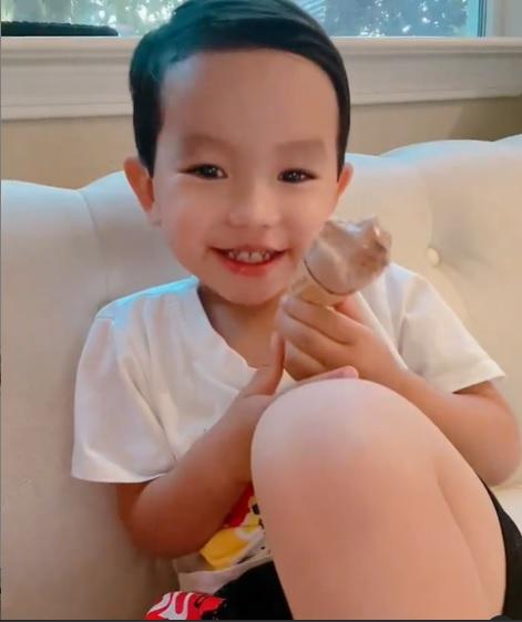 Cưng xỉu khi nghe con trai Phạm Hương tập nói tiếng Việt-2