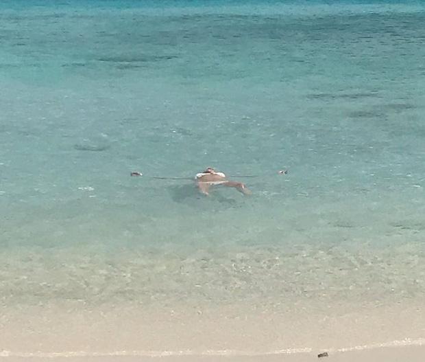 Có những con người đi biển chỉ làm trò cười cho người khác-12