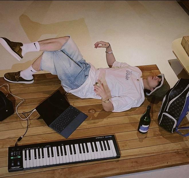 Series ảnh giường chiếu của Sơn Tùng M-TP hút triệu like-2