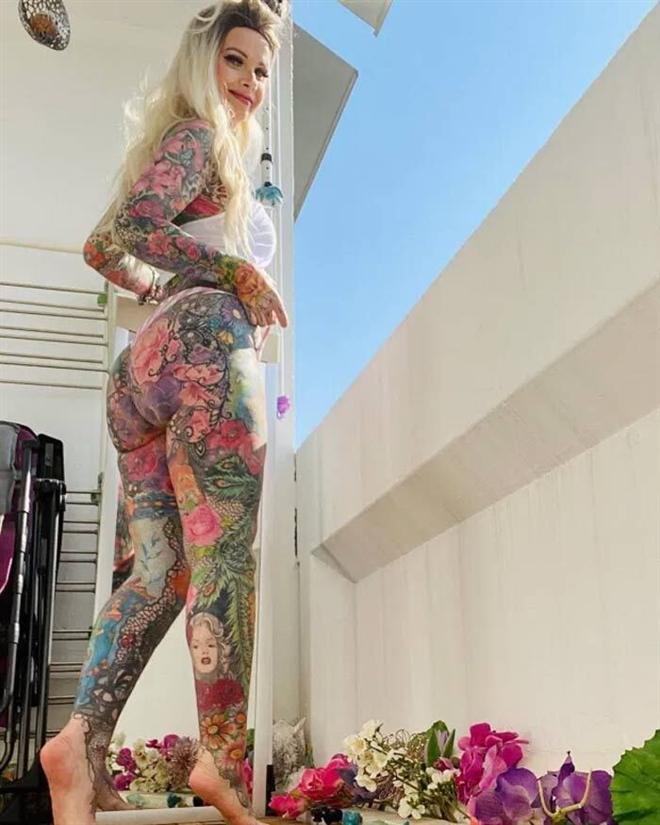 Quý bà 55 tuổi chi gần 1 tỷ đồng xăm kín toàn thân-5