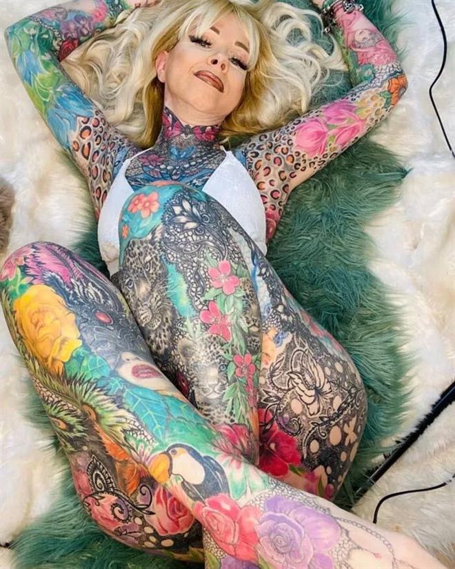 Quý bà 55 tuổi chi gần 1 tỷ đồng xăm kín toàn thân-6