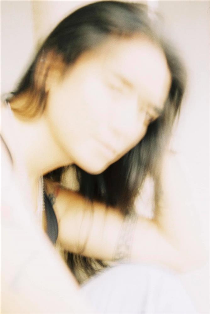 Thuận Nguyễn chụp BB Trần, ngắm nàng thơ chỉ muốn đập điện thoại-2