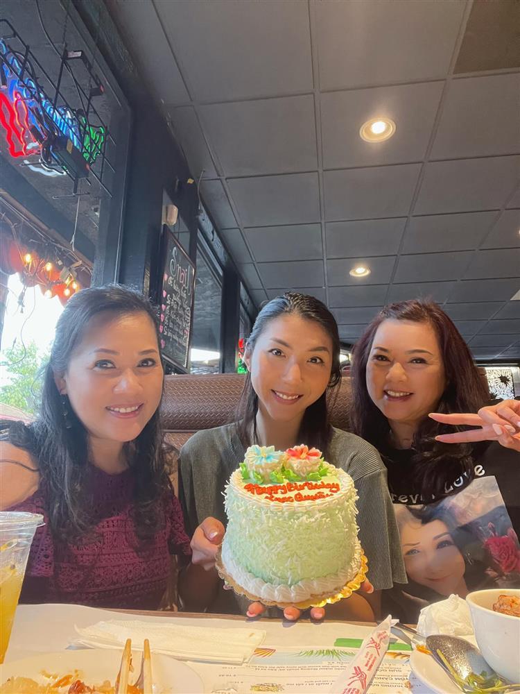 Bà xã Chí Tài gây chú ý khi xuất hiện trong tiệc sinh nhật Ngọc Quyên-2