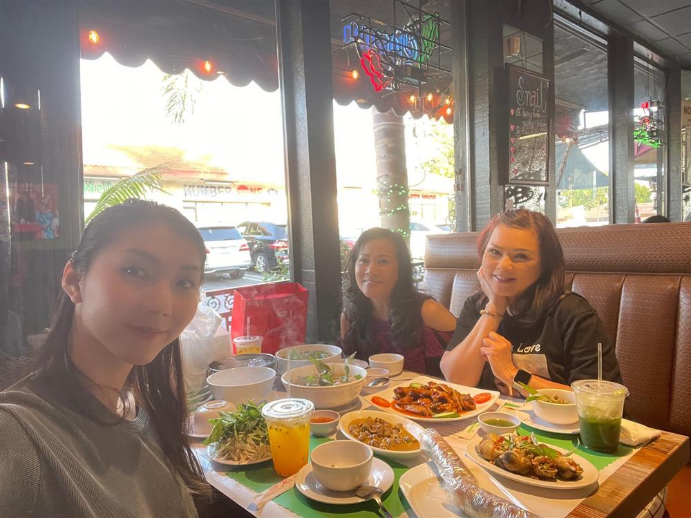 Bà xã Chí Tài gây chú ý khi xuất hiện trong tiệc sinh nhật Ngọc Quyên-5