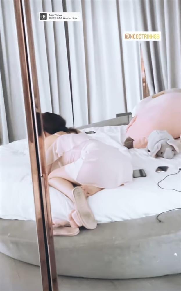 Vũ Khắc Tiệp quay phòng ngủ Ngọc Trinh, dân mạng soi ở bẩn thế-3