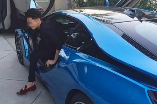 Bố mẹ hứa đỗ đại học sẽ cho 3 tỷ, nam sinh lên mạng xin lời khuyên vì phân vân không biết làm gì?