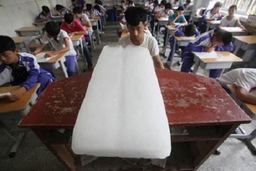 Giữa cái nóng như thiêu đốt, người ta nghĩ ra nhiều cách chống chọi hài hước-5