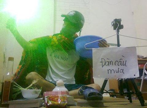 Giữa cái nóng như thiêu đốt, người ta nghĩ ra nhiều cách chống chọi hài hước-12