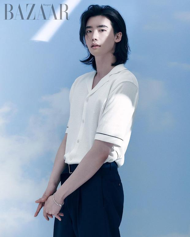 Lee Jong Suk trông như bà thím, thần thái đấy nhưng đôi bàn tay sai quá sai-2