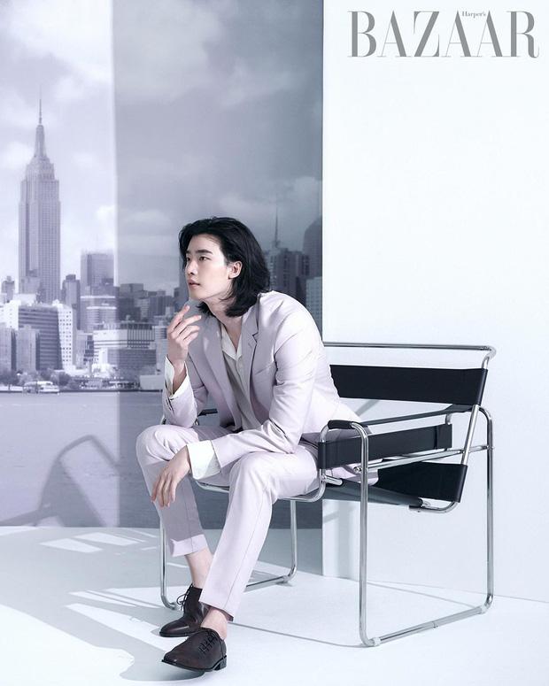 Lee Jong Suk trông như bà thím, thần thái đấy nhưng đôi bàn tay sai quá sai-4