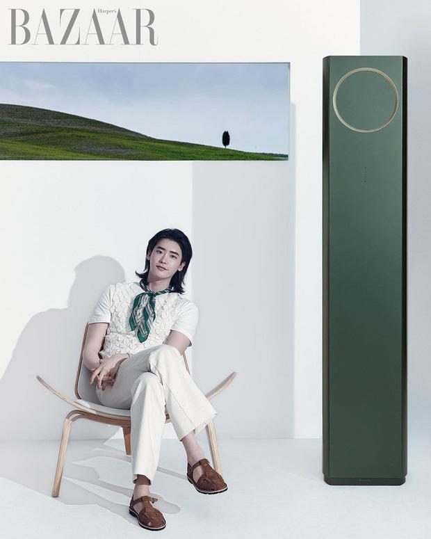 Lee Jong Suk trông như bà thím, thần thái đấy nhưng đôi bàn tay sai quá sai-7